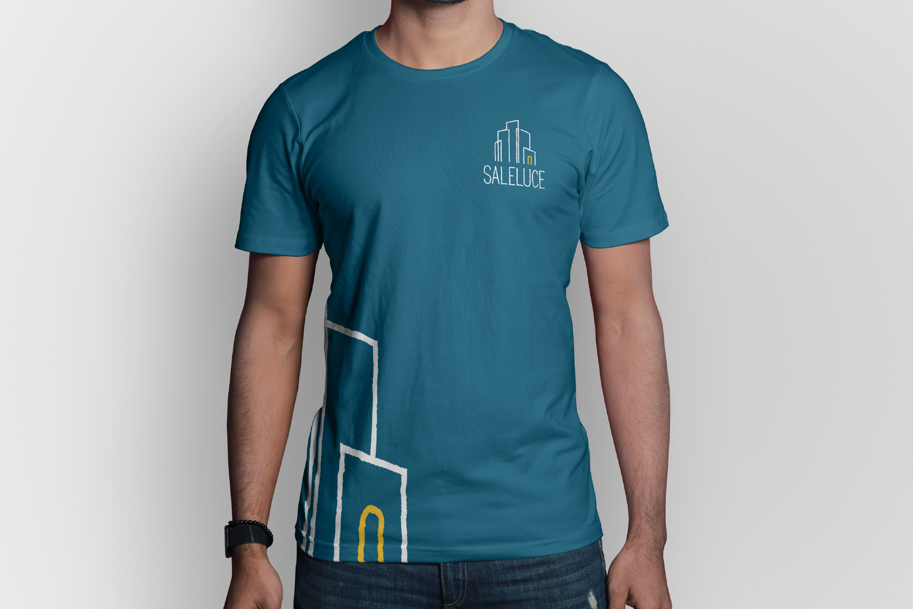 T-shirt blu petrolio con il logo Saleluce ricamato sul petto